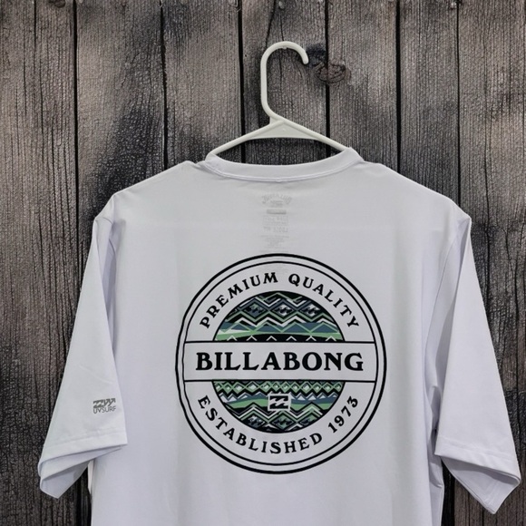 Billabong Men’s NWT Large Rashguard Surf Shirt Loose Fit UPF Short Sleeve Swim - Picture 3 of 3
